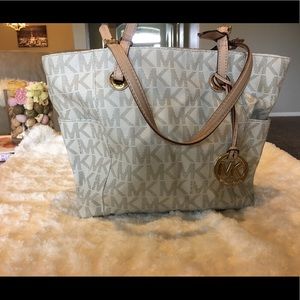 Michael Kors Jet Set Vanilla Tote
